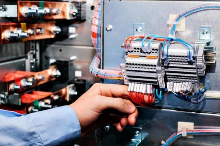 Quand et comment r&eacute;parer vos syst&egrave;mes &agrave; courant faible &agrave; Strasbourg ?